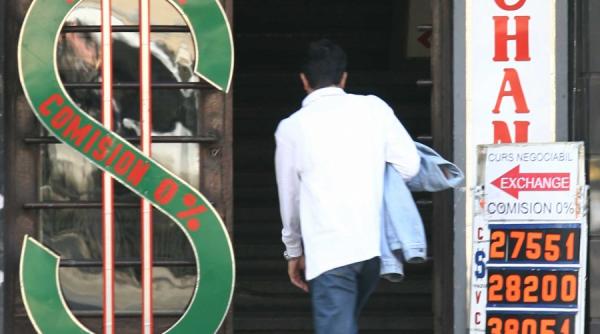 agitatie pe piata valutara leul s a intors in urma cu patru ani