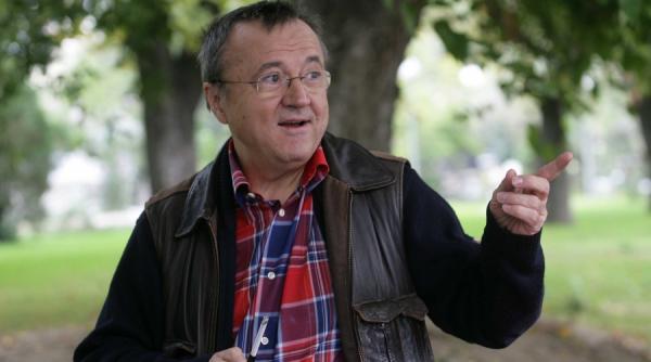 ion cristoiu traiesc intr o romanie plina de comic involuntar