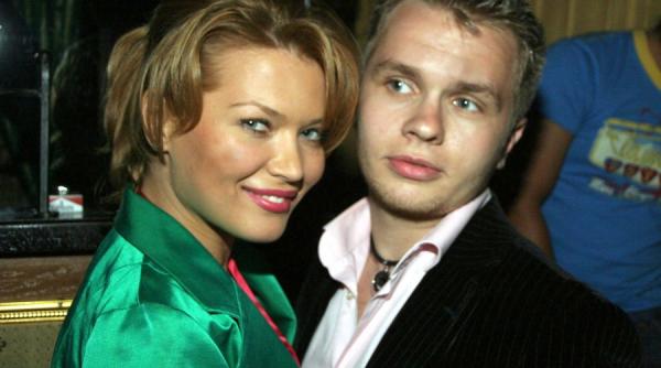 munca multa si grea pe canapea vedete truditoare prin cluburi si baruri