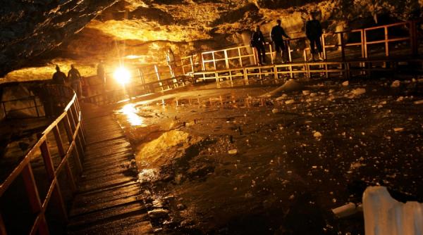 autorit acirc ti nep acirc s acirc toare se degradeaza pesterile