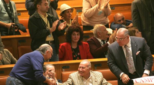 camera deputatilor legea voiculescu a fost adoptata in forma initiala