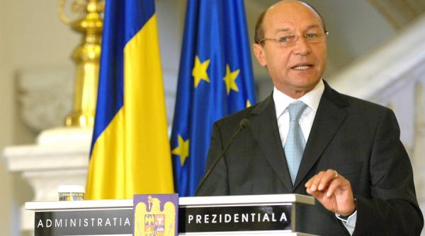 presedintele si vinovatii pentru deprecierea leului nu criza ci guvernul parlamentul si sindicatele