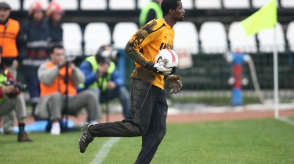 dossey este intre viata si moarte