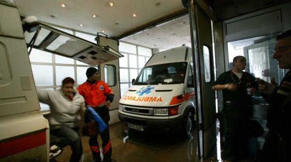 fault icirc n sanatate salvarile private lovite pe la spate