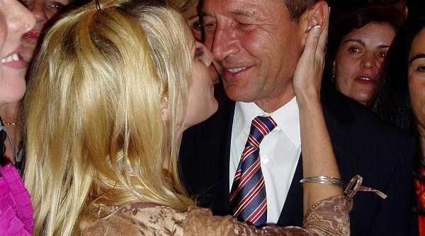 basescu are lipici la blonde si n spania