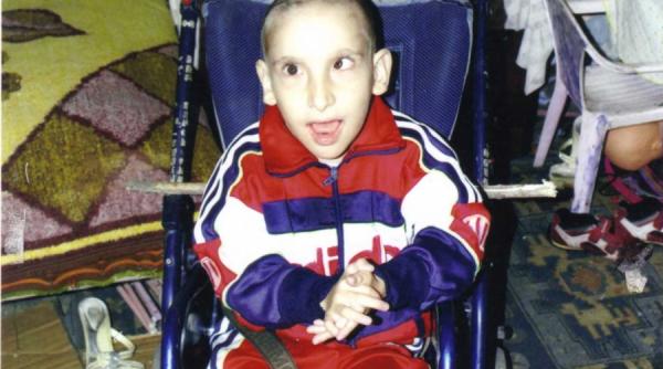 icirc ncercare un copil cu o inima prea mare sufera