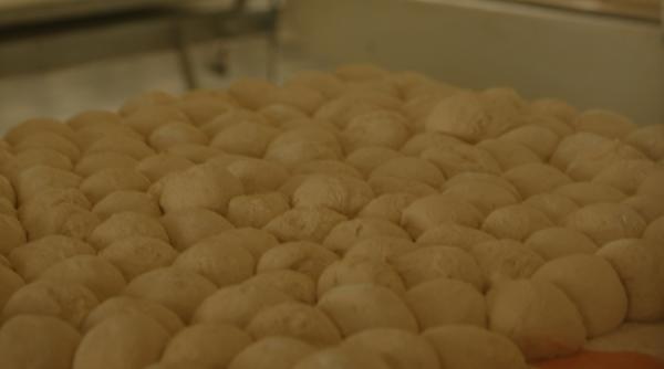 painea cu fier bagata pe gat cu forta