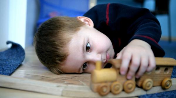 sunteti icirc n stare sa i priviti icirc n ochi copii speciali intr o romanie autista