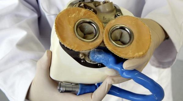 inima artificiala perfecta in mainile doctorilor francezi