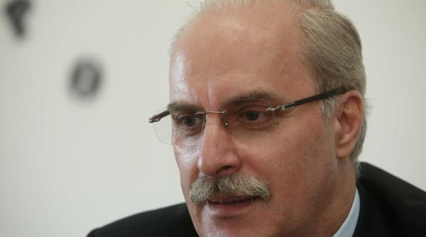 verde n fata medalii contra aprobari de masina si televizor