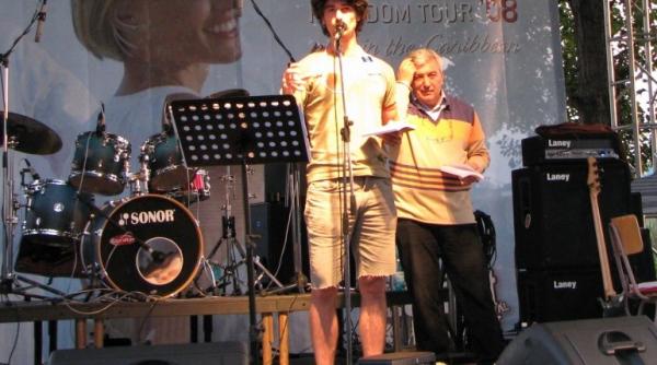 un ziarist clujean protesteaza fata de gunoiul informational din media