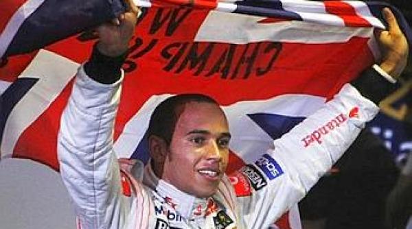 formula 1 lewis hamilton cel mai tanar campion din istorie