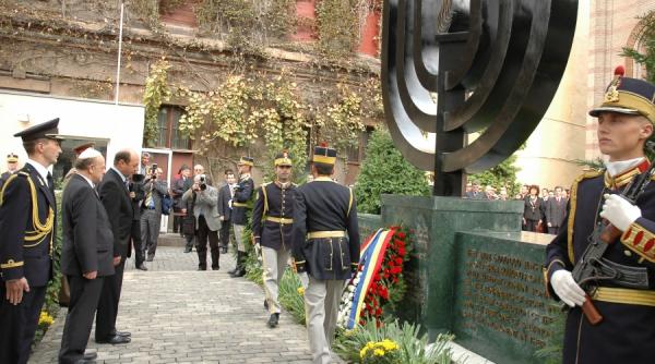 shaul carmel ce fac cu decoratia domnule presedinte