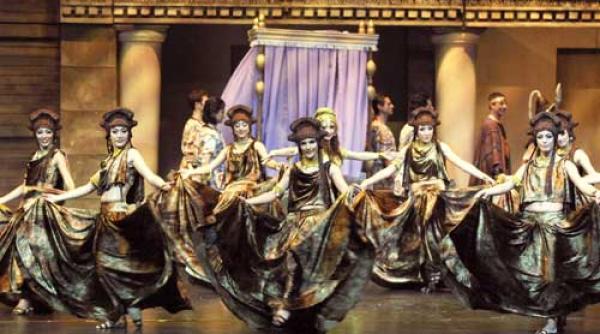 mozaic de costume si pasi repezi