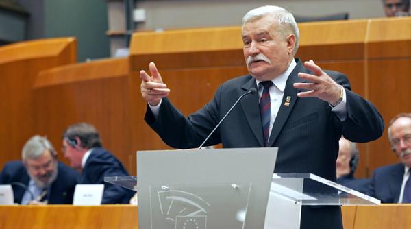 lech walesa taiat de pe lista la balul presedintilor