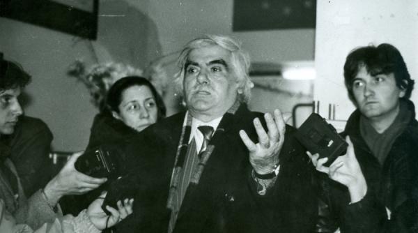 verde icirc n fata stelian neagoe nu cred decat in fidelitatea propriei mele umbre