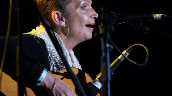 dainuie timpului calatorul vesnic al marcelei saftiuc