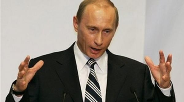 putin ii acuza pe americani de declansarea crizei economice