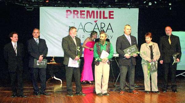 din nou in lumina premiilor flacara