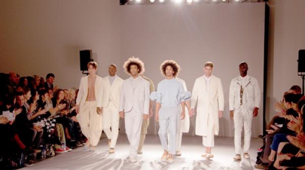 hainele cavalerului rozalb de mura