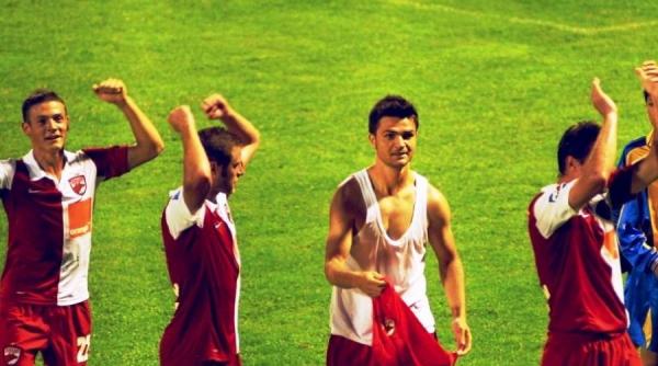 dedicatie pentru borcea de la cainii sai steaua numai una e