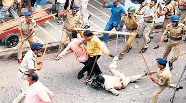 100 de morti in urma atentatelor din bombay