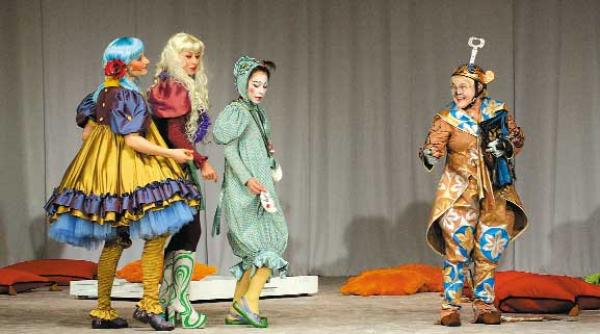 spectacol la teatrul creanga jucariile spun pa