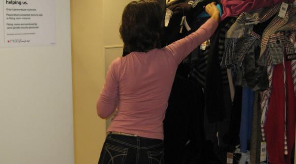 la cumparaturi ca la razboi vinerea neagra s a lasat cu jertfa