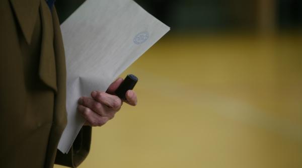 opinii rezultate oficiale si scheme de guvernare