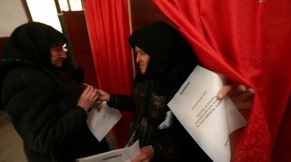 critici uninominalul isi arata coltii