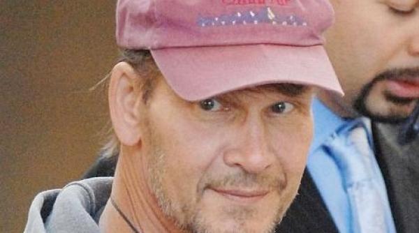 patrick swayze enervat pe ziaristii care spun ca e pe moarte