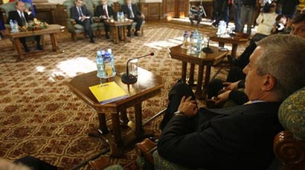 traian basescu l a laudat pe tariceanu pentru decizia de a amana majorarea pensiilor