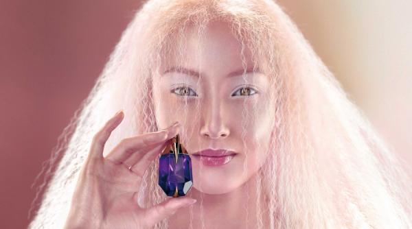 alien un parfum icirc ntre realitate si fantezie