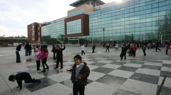 international campus pentru elevi din 35 de tari