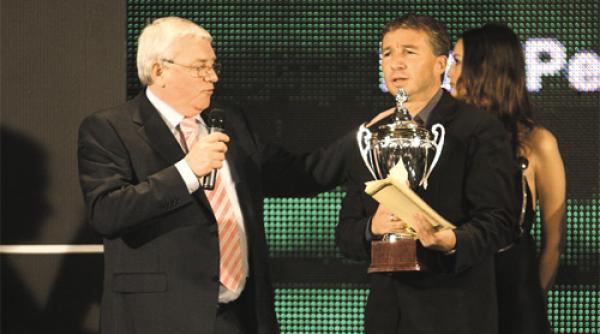 gala fotbalului rom acirc nesc petrescu si mutu laureati