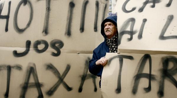 rom acirc nia blocata icirc n proteste au cerut anularea taxei auto triplate