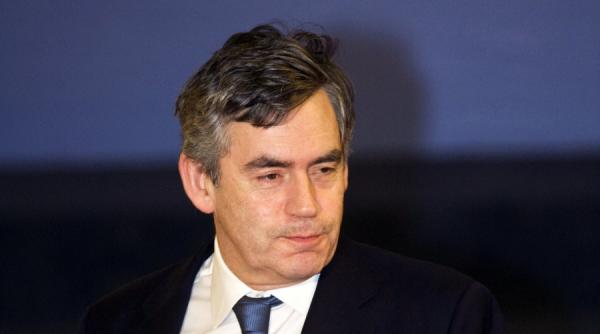 circ cu gordon brown in parlament eu sunt salvatorul lumii