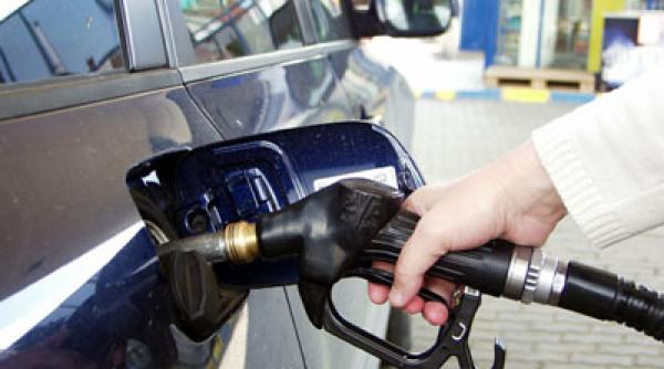 petrom a redus pretul la benzina si motorina cu 5 respectiv 6 bani pe litru