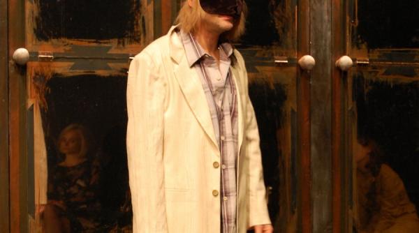 premiere icirc n bucuresti noul an incepe cu hamlet