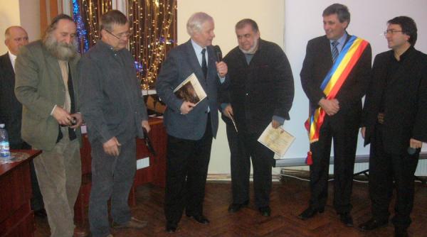 sa nu trecem de caransebes 200 de milioane pentru clopotul lui nichita