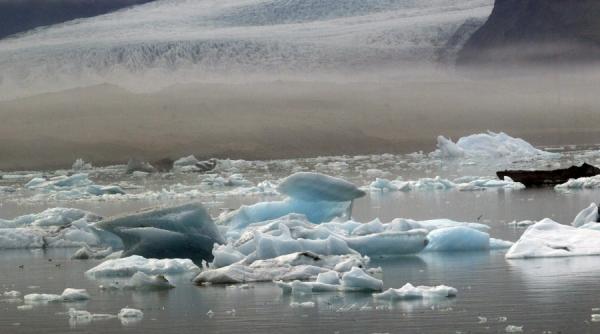 icirc ncalzirea globala miliarde de tone de gheata topite la poli in ultimii ani