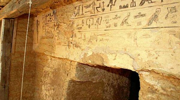 doua morminte vechi de 4 000 de ani descoperite in apropiere de cairo