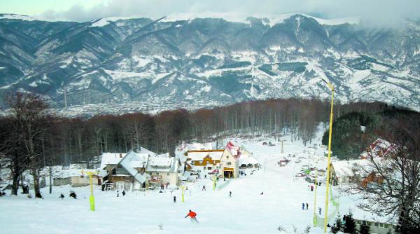 sarbatori pe p acirc rtie mos craciun aduce zapada numai celor de la munte