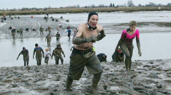 britanicii au inotat in noroi la inceput de an