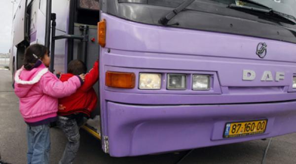 primul autocar cu cetateni straini s a intors in gaza city din cauza tirurilor cu rachete