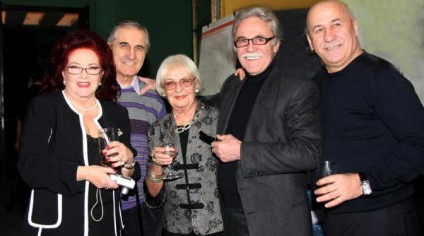 la debut de an comedia cu proiecte noi si o aniversare