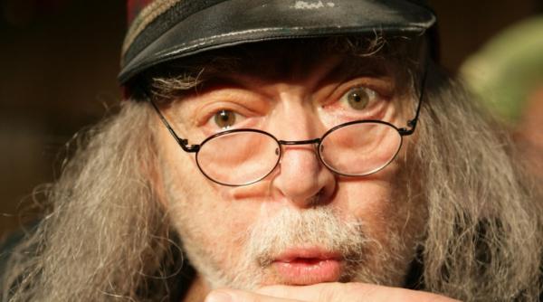 teatru icirc ntre extravagant si romantic