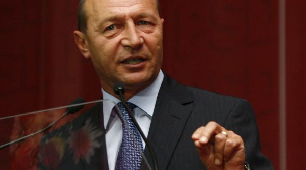 comisia prezidentiala propune eliminarea suspendarii din functie a presedintelui basescu vrea regim semiprezidential