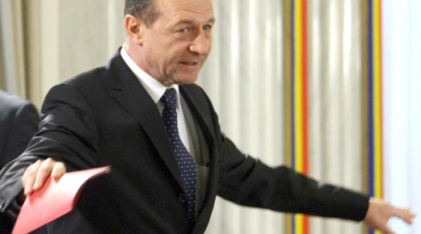 revizuirea constitutiei decalog pentru super presedintele basescu