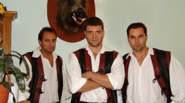 halal promovare haiducii s au relaxat cu baron si salbaticiuni